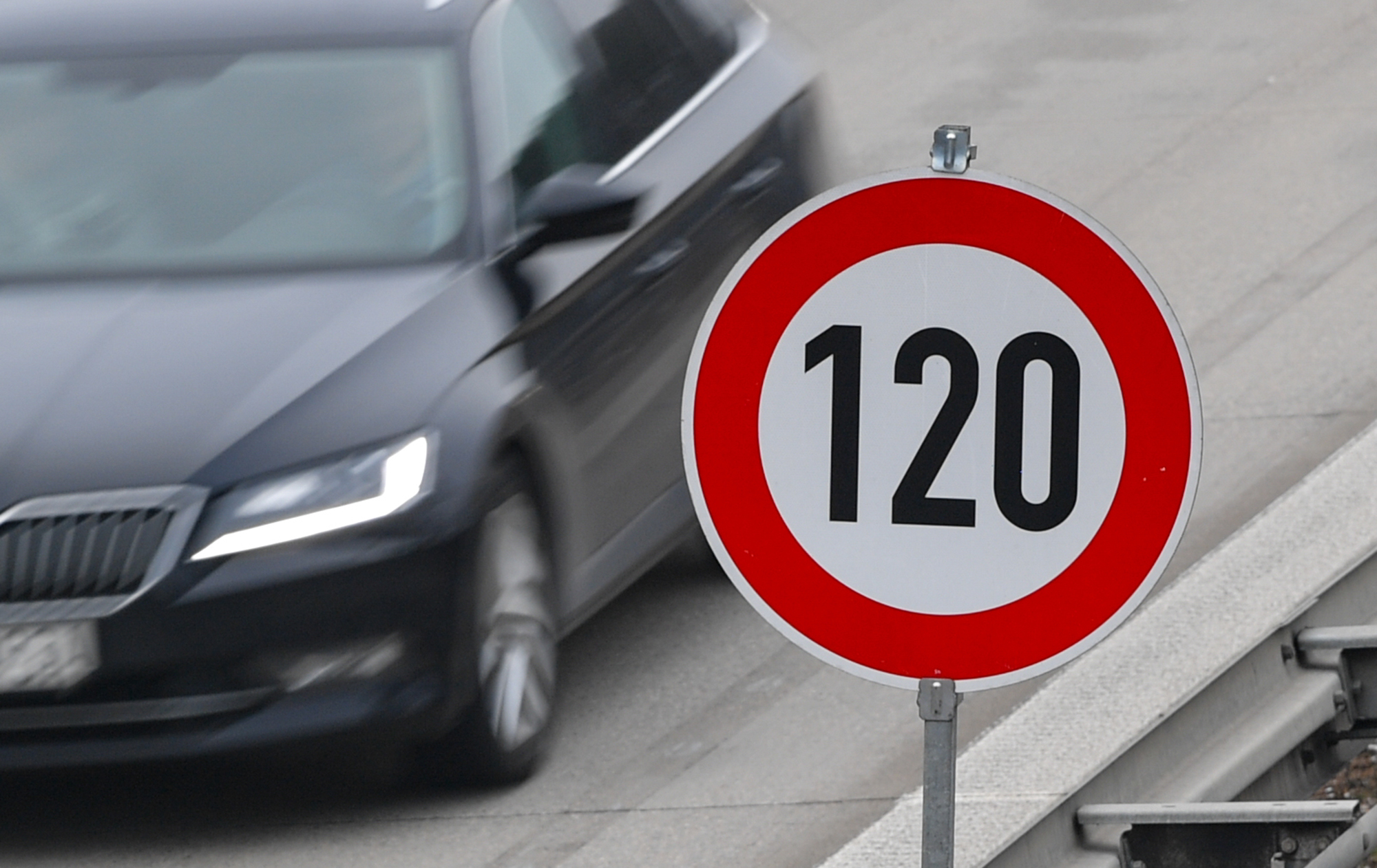 За что чаще штрафуют водителей в Украине: наиболее распространенные нарушения ПДД